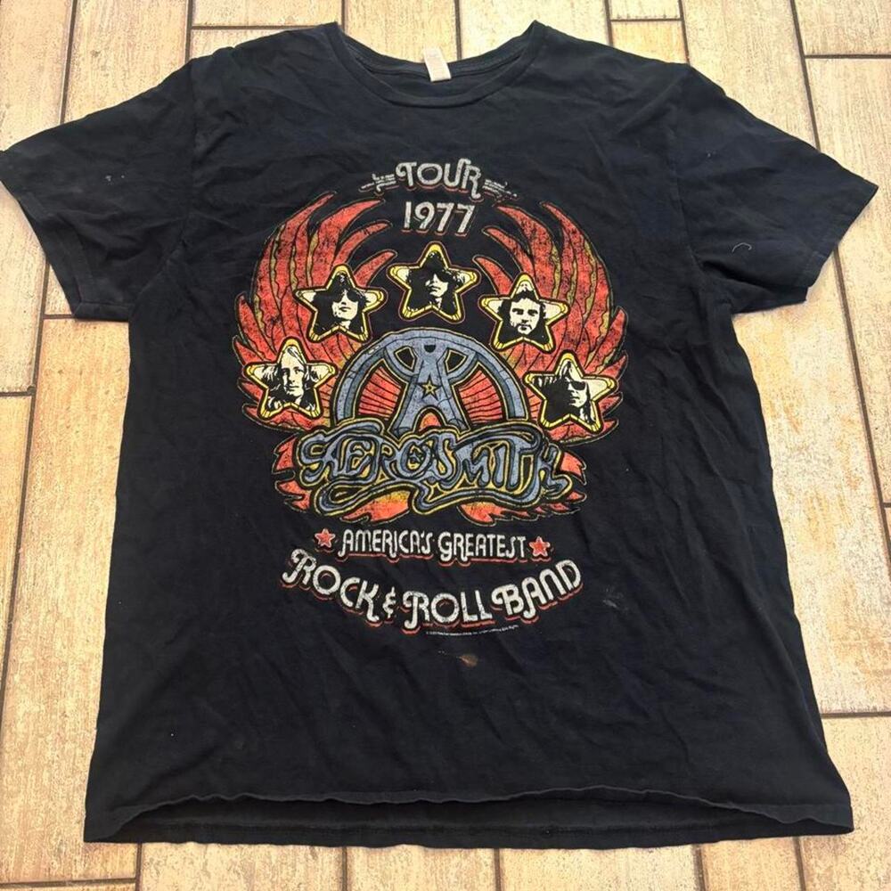 Aerosmith black t shirt with graphic